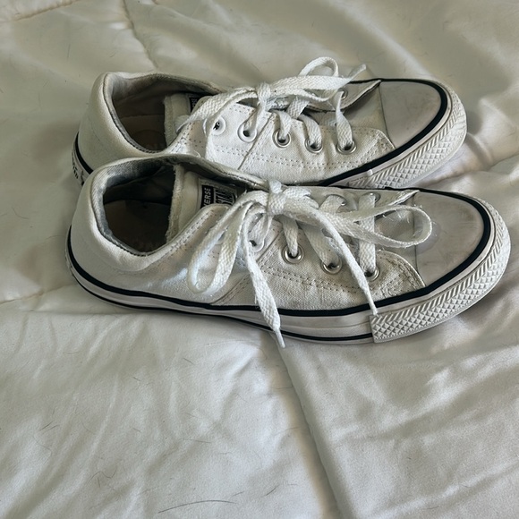 Converse White Low-Top Canvas Sneakers size 6 - Picture 3 of 5